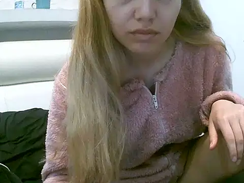 VittoriaTaylor online show from October 2025 03:33:02 PM