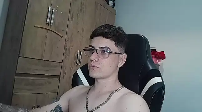 Dyllan   online show from January 2025 09:57:01 PM