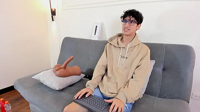 Snapshot of Cum_hunters chatting on December 2025 02:49:01 AM Cum hunters online show from December 2025 02:49:01 AM