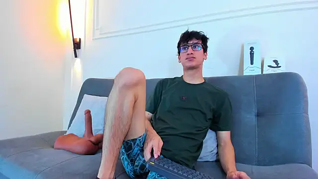 Snapshot of Cum_hunters chatting on December 2025 03:13:01 AM Cum hunters online show from December 2025 03:13:01 AM