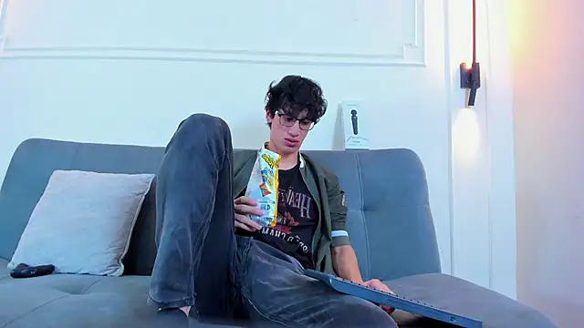 Snapshot of Cum_hunters chatting on February 2026 03:22:02 AM Cum hunters online show from February 2026 03:22:02 AM