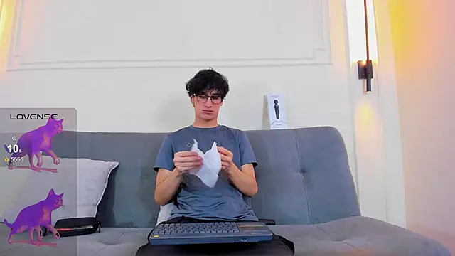 Snapshot of Cum_hunters chatting on February 2026 03:21:02 AM Cum hunters online show from February 2026 03:21:02 AM