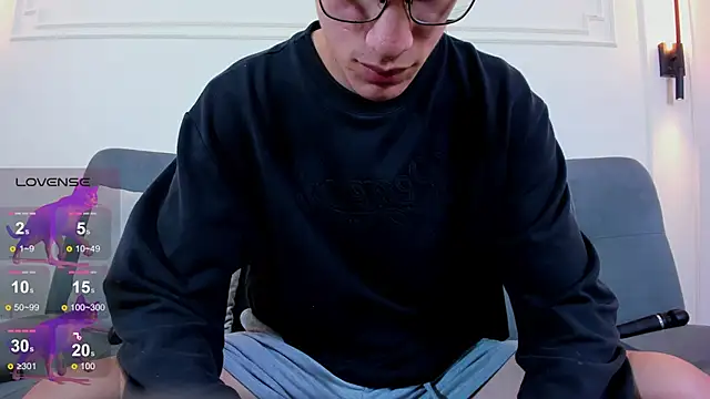 Snapshot of Cum_hunters chatting on February 2026 03:33:01 AM Cum hunters online show from February 2026 03:33:01 AM