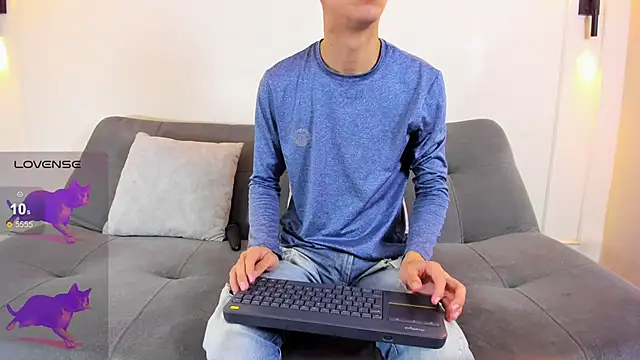 Snapshot of Cum_hunters chatting on February 2026 03:25:02 AM Cum hunters online show from February 2026 03:25:02 AM