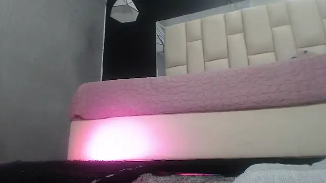 Auroraa miller online show from January 2025 01:20:01 PM