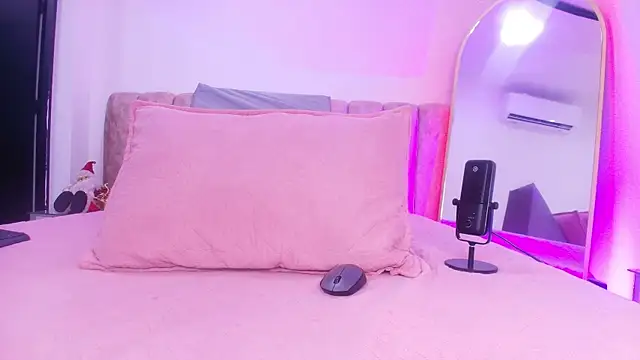 Auroraa miller online show from December 2025 11:59:01 AM