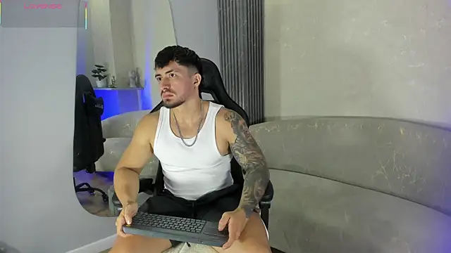 Snapshot of Brad_Summer chatting on July 2026 05:41:01 PM Brad Summer online show from July 2026 05:41:01 PM