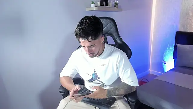 Snapshot of Brad_Summer chatting on July 2026 05:51:02 PM Brad Summer online show from July 2026 05:51:02 PM