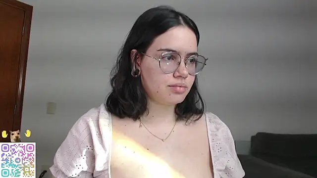 Snapshot of crystalll_room chatting on June 2026 02:53:02 AM crystalll room online show from June 2026 02:53:02 AM