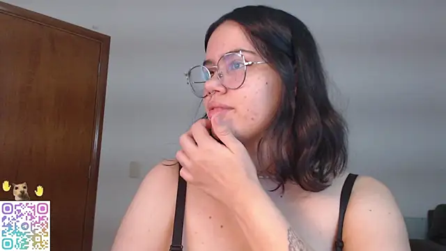 Snapshot of crystalll_room chatting on July 2026 03:31:02 AM crystalll room online show from July 2026 03:31:02 AM