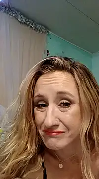 Snapshot of hunybunz69 chatting on January 2025 07:14:01 AM hunybunz69 online show from January 2025 07:14:01 AM