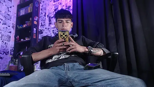 Snapshot of Mickey_Magic chatting on November 2025 04:34:02 AM Mickey Magic online show from November 2025 04:34:02 AM