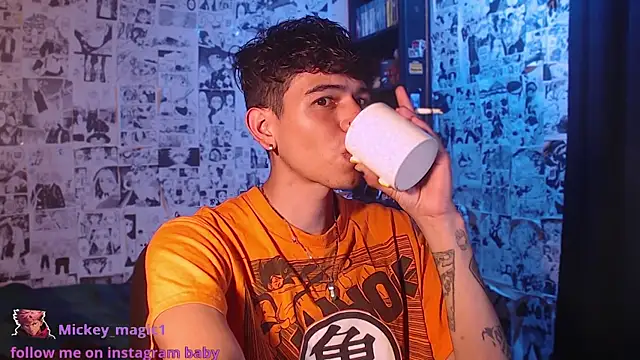 Snapshot of Mickey_Magic chatting on December 2025 11:21:01 PM Mickey Magic online show from December 2025 11:21:01 PM