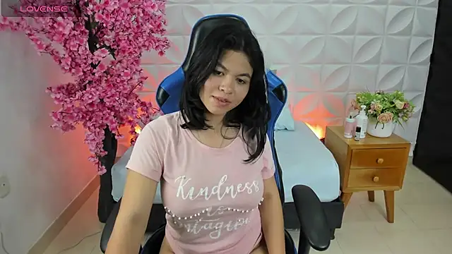Snapshot of adarna13_ chatting on March 2025 10:39:02 PM adarna13 online show from March 2025 10:39:02 PM