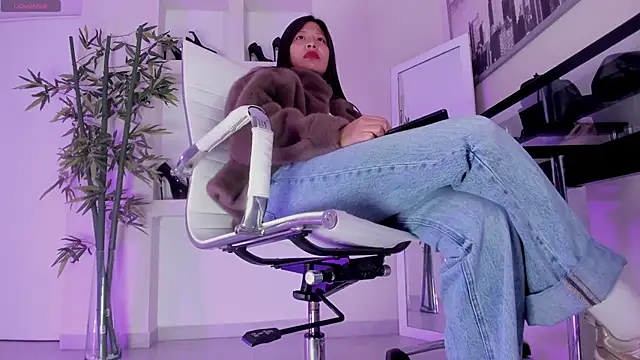 hannah howeell   online show from March 2026 09:48:01 AM