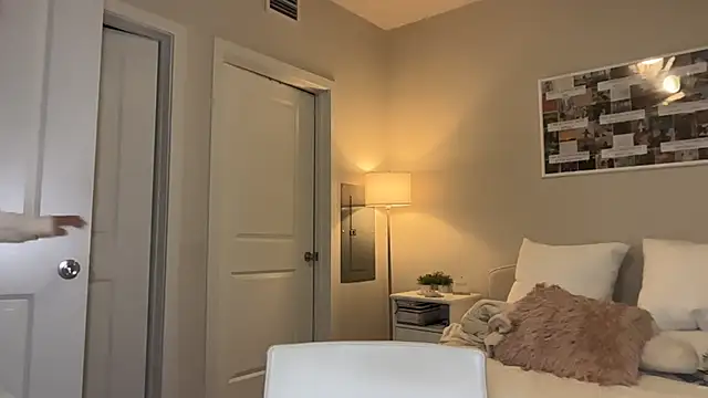 graciesmith27 online show from April 2026 02:21:01 AM