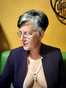 ilonna2025 online show from April 2026 10:51:01 PM