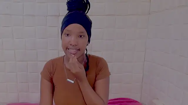 EroticSexyPrada online show from April 2026 05:03:01 PM