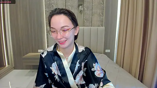 Snapshot of SusannJohnson chatting on November 2025 12:22:01 AM SusannJohnson online show from November 2025 12:22:01 AM