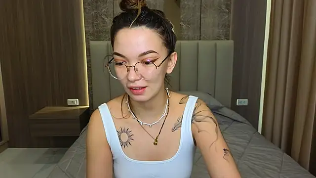 Snapshot of SusannJohnson chatting on November 2025 12:24:01 AM SusannJohnson online show from November 2025 12:24:01 AM