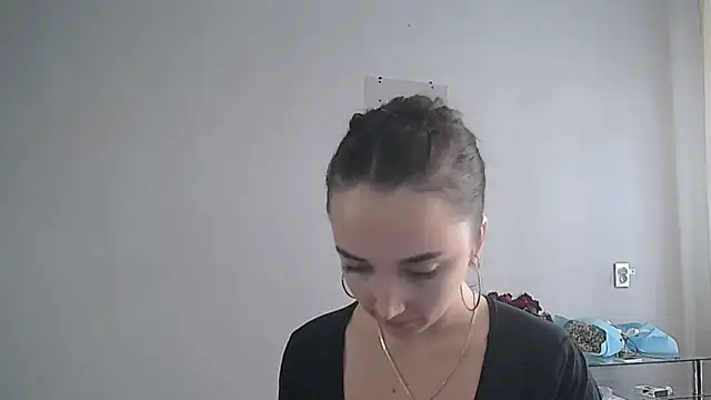 Eva Gloryy online show from October 2025 12:59:01 PM