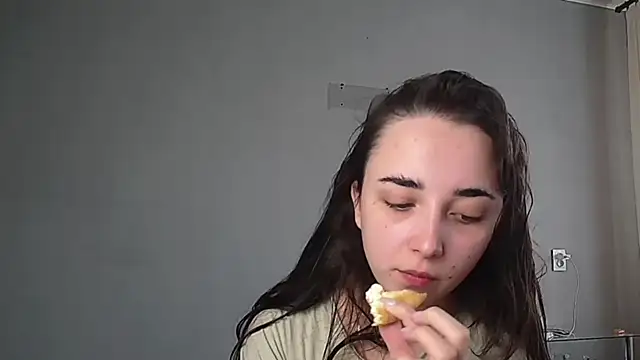 Eva Gloryy online show from March 2026 12:53:01 PM