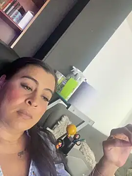 Snapshot of Lili__taylor chatting on December 2025 02:09:02 AM Lili taylor online show from December 2025 02:09:02 AM