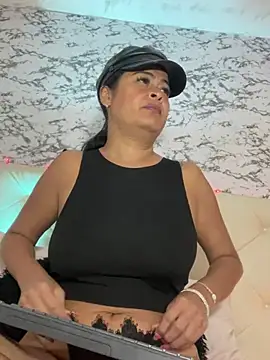 Snapshot of Lili__taylor chatting on January 2026 11:53:01 PM Lili taylor online show from January 2026 11:53:01 PM