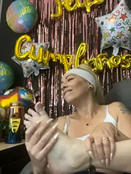 viktoria davis  online show from December 2025 12:17:02 AM