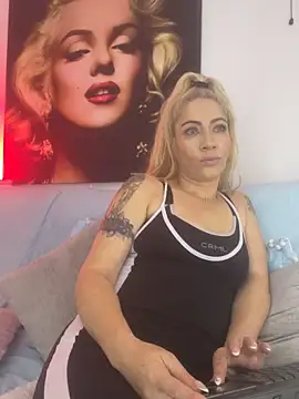 Snapshot of viktoria_davis_ chatting on June 2026 12:32:02 AM viktoria davis online show from June 2026 12:32:02 AM