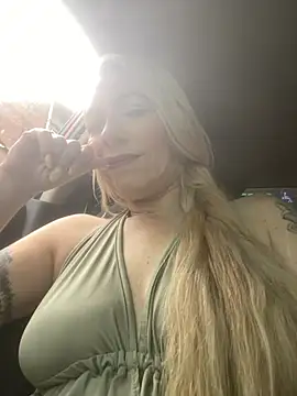 Snapshot of viktoria_davis_ chatting on July 2026 09:27:01 PM viktoria davis online show from July 2026 09:27:01 PM