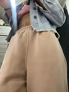 Snapshot of zoe_storm chatting on February 2025 08:31:01 PM zoe storm online show from February 2025 08:31:01 PM