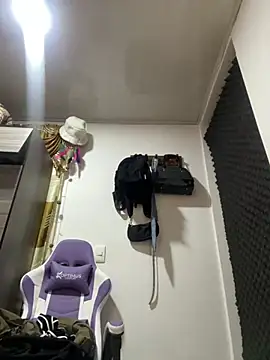 Snapshot of zoe_storm chatting on February 2025 01:42:01 AM zoe storm online show from February 2025 01:42:01 AM