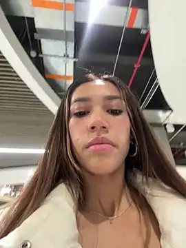 Snapshot of zoe_storm chatting on February 2025 11:03:01 PM zoe storm online show from February 2025 11:03:01 PM