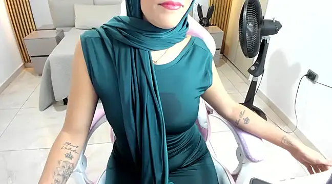 Zulema hamdi online show from February 2025 03:41:02 PM