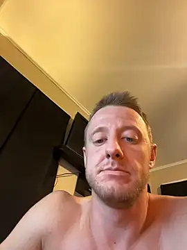 Snapshot of biggzee6 chatting on October 2025 04:03:02 AM biggzee6 online show from October 2025 04:03:02 AM