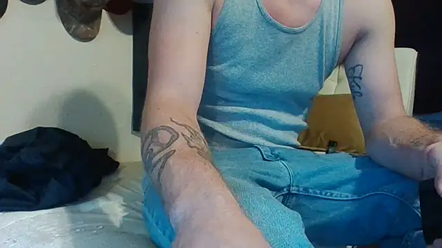 Snapshot of biggzee6 chatting on December 2025 10:04:02 PM biggzee6 online show from December 2025 10:04:02 PM