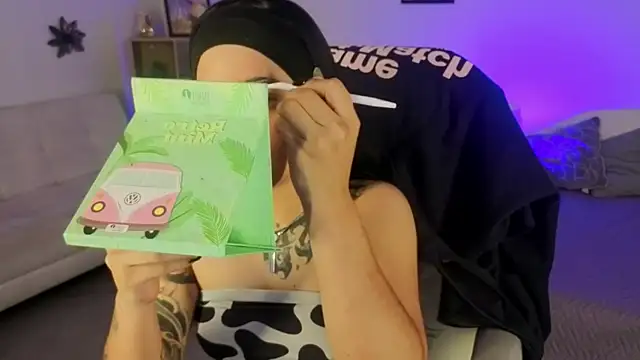 Nicole Foxx  online show from October 2025 07:25:02 PM