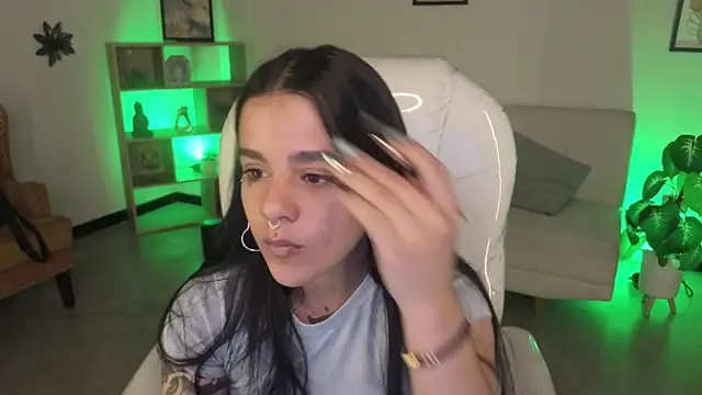 Nicole Foxx  online show from November 2025 08:19:01 PM