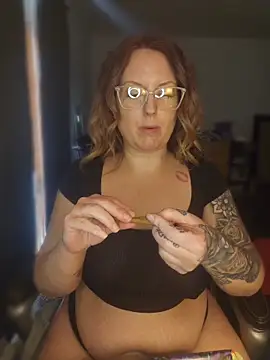 TattedMamaXOXO online show from April 2026 05:26:02 PM