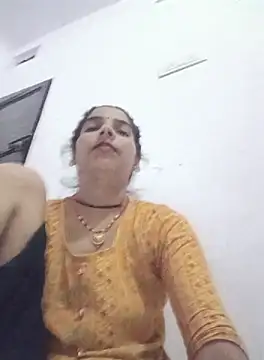 Snapshot of Bina_Bhanot chatting on September 2025 06:56:02 PM Bina Bhanot online show from September 2025 06:56:02 PM