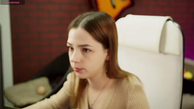 Snapshot of PamBeesly chatting on January 2025 06:20:02 AM PamBeesly online show from January 2025 06:20:02 AM