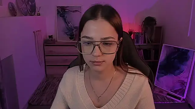 Snapshot of PamBeesly chatting on February 2025 11:43:02 AM PamBeesly online show from February 2025 11:43:02 AM