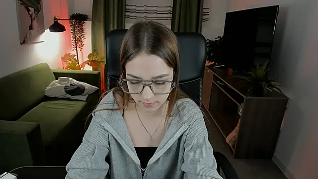 Snapshot of PamBeesly chatting on March 2025 03:17:02 PM PamBeesly online show from March 2025 03:17:02 PM