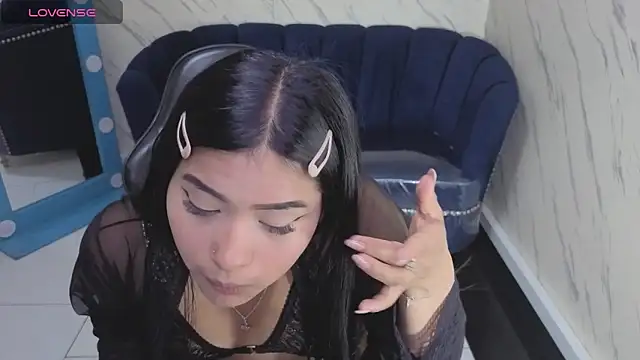 Paulette v online show from November 2025 01:11:01 PM