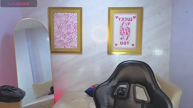 Paulette v online show from April 2026 01:03:02 PM