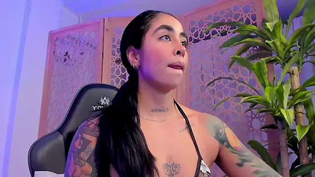 Snapshot of sophierooy22 chatting on January 2025 04:11:01 PM sophierooy22 online show from January 2025 04:11:01 PM