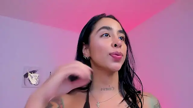 Snapshot of sophierooy22 chatting on October 2025 01:11:01 PM sophierooy22 online show from October 2025 01:11:01 PM