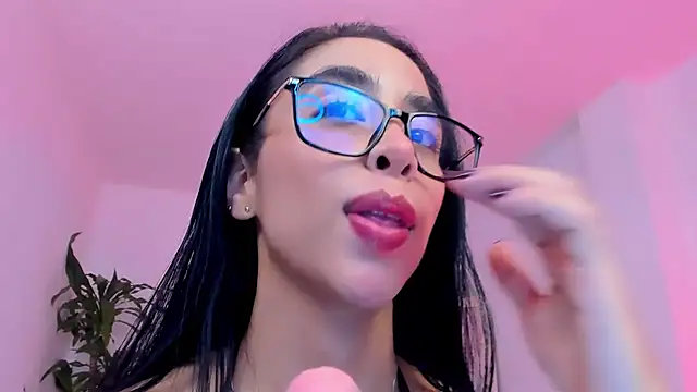 Snapshot of sophierooy22 chatting on June 2026 03:19:02 AM sophierooy22 online show from June 2026 03:19:02 AM