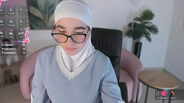 Snapshot of Ayha_khalaf chatting on September 2025 01:18:01 AM Ayha khalaf online show from September 2025 01:18:01 AM